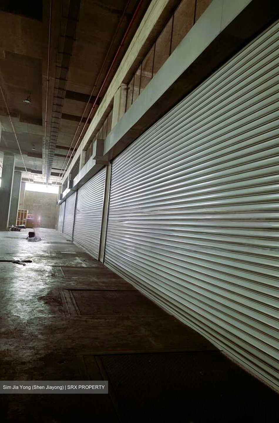 Gul Crescent (D22), Warehouse #570485541